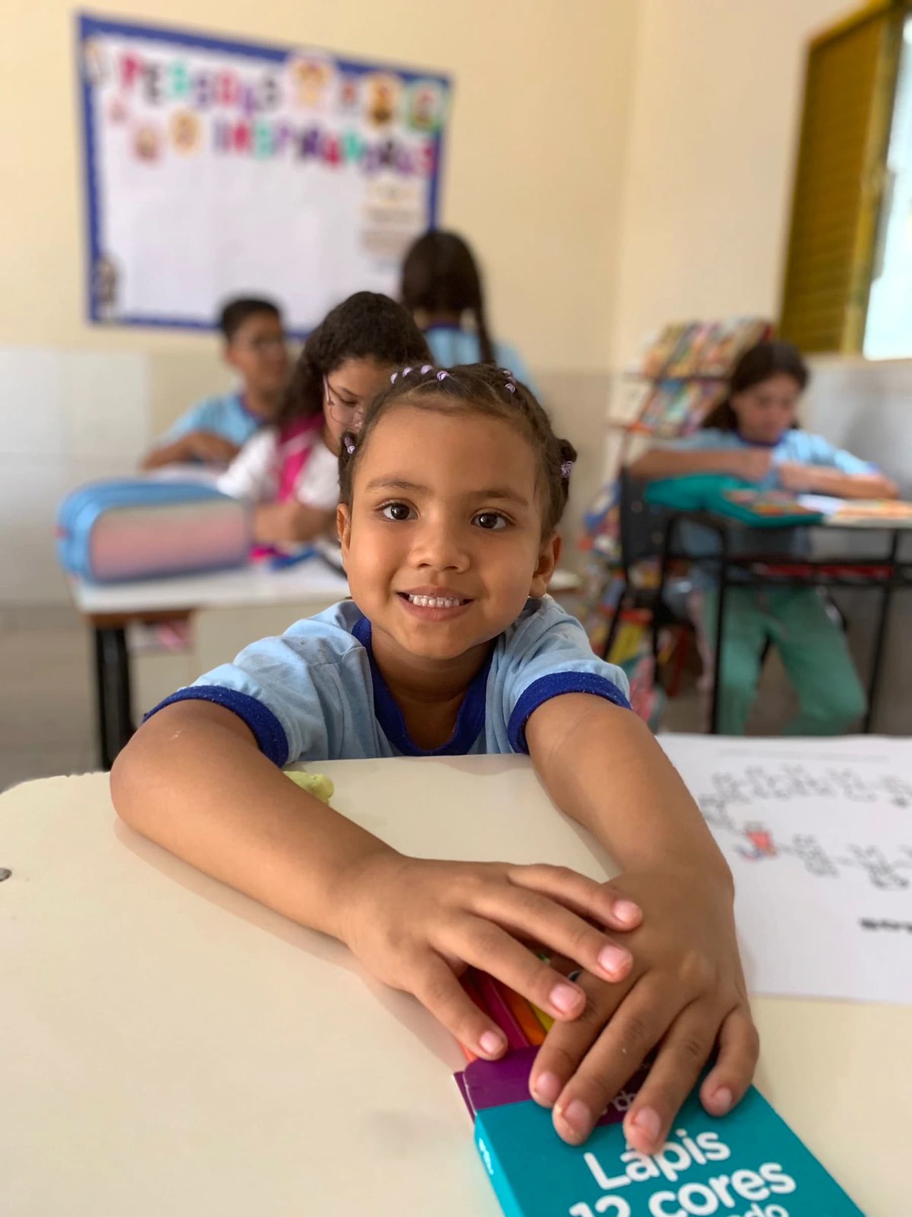 Criança em atividade pedagógica