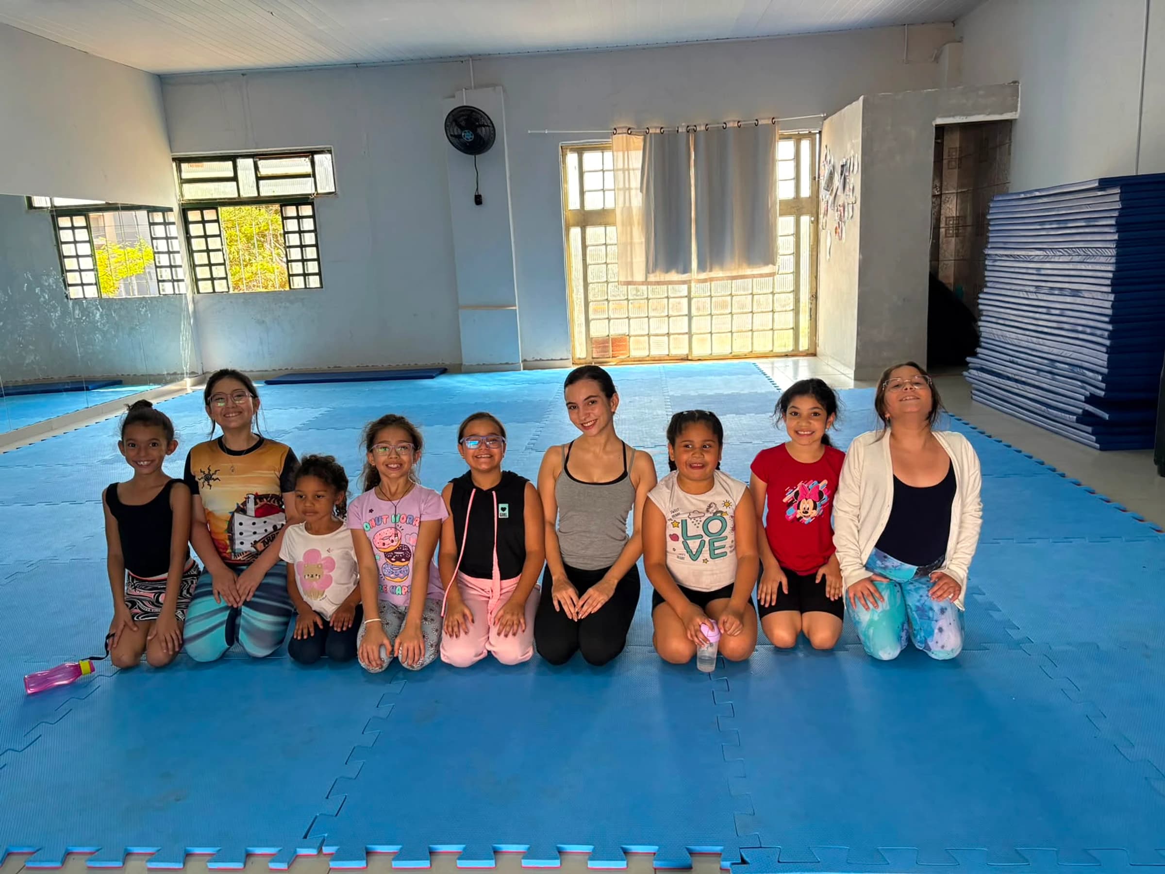 Turma reunida após atividade de movimento